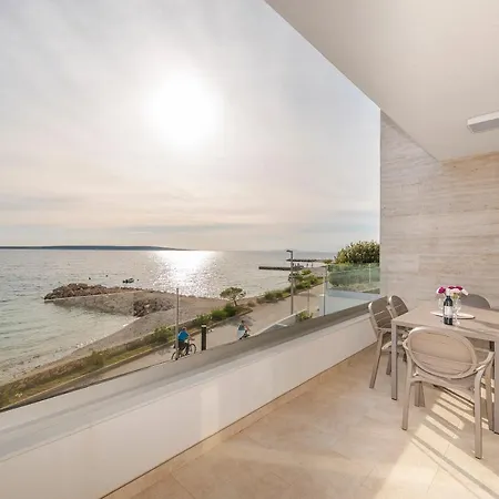 Eni 2 Apartment *