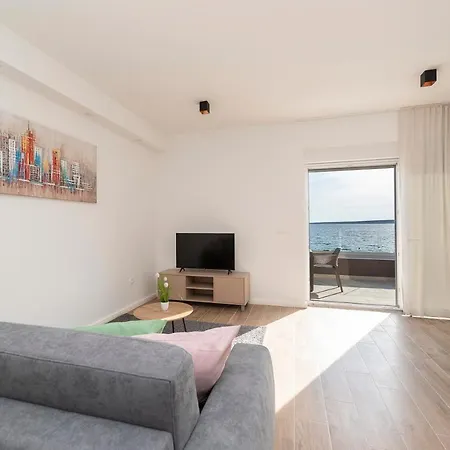 Eni 2 Apartment