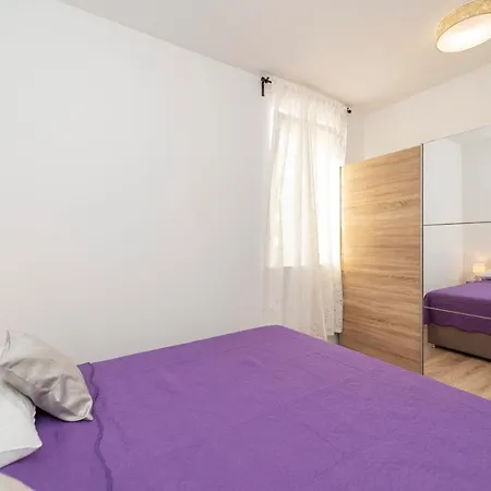 Eni 2 Apartment *