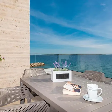 Appartement Eni 2 *