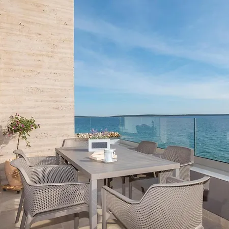 Appartement Eni 2 *