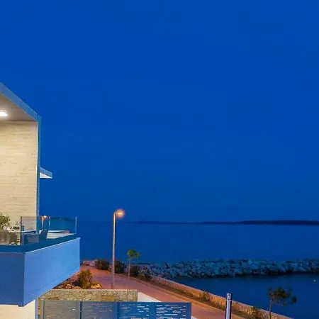 Eni 2 Apartment *