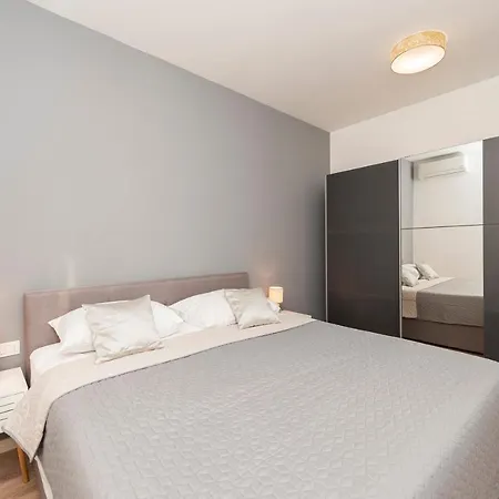 Eni 2 Apartament *