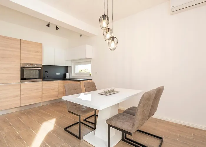 Eni 2 * מאנדרה