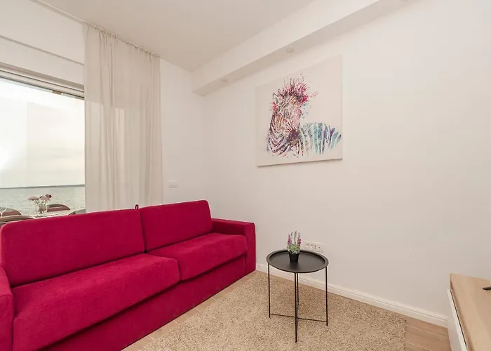 Apartman Eni 2 *