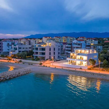 Apartman Eni 2 *